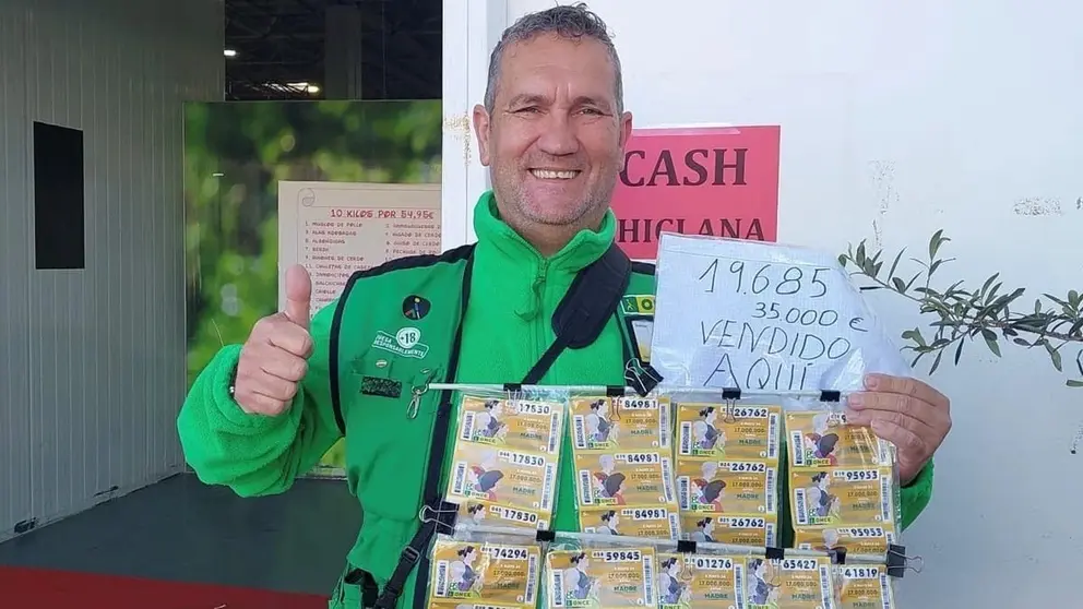 Miguel &Aacute;ngel Bienvenido ha tenido la suerte de dar los premios