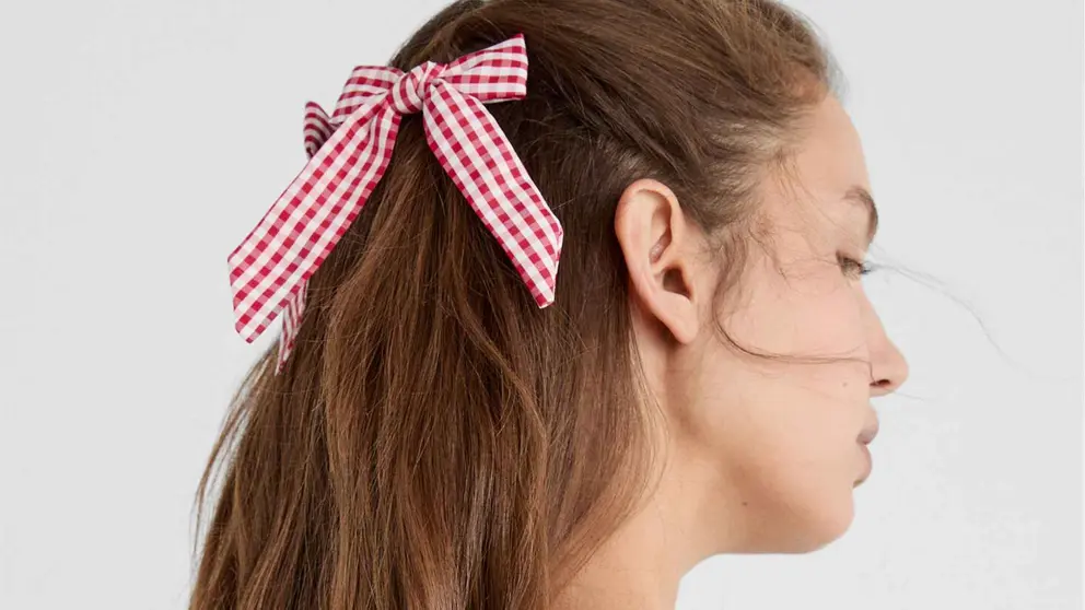 Lazo con estampado de cuadros Vichy en Stradivarius