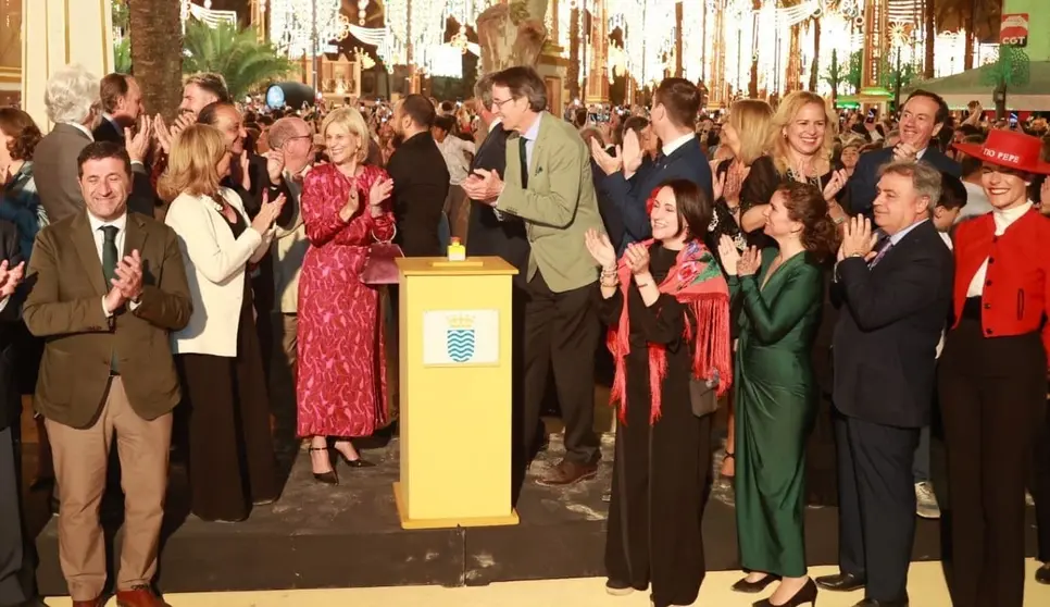 Momento del encendido del alumbrado extraordinario | Cristo Garc&iacute;a