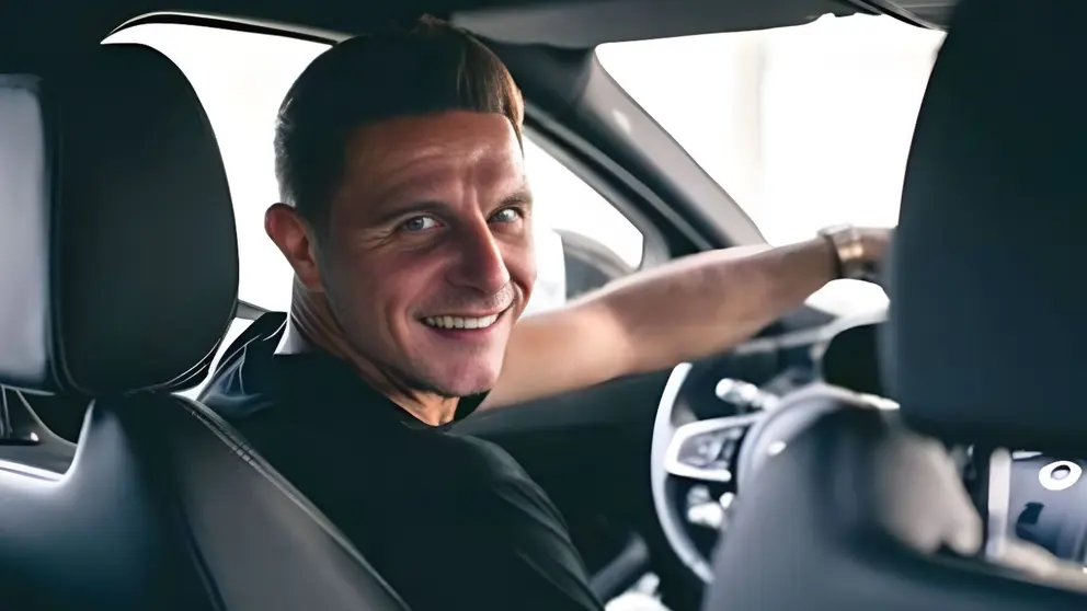 Joaqu&iacute;n S&aacute;nchez conduciendo su coche