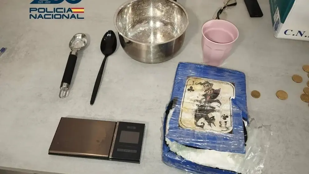 Parte del material incautado