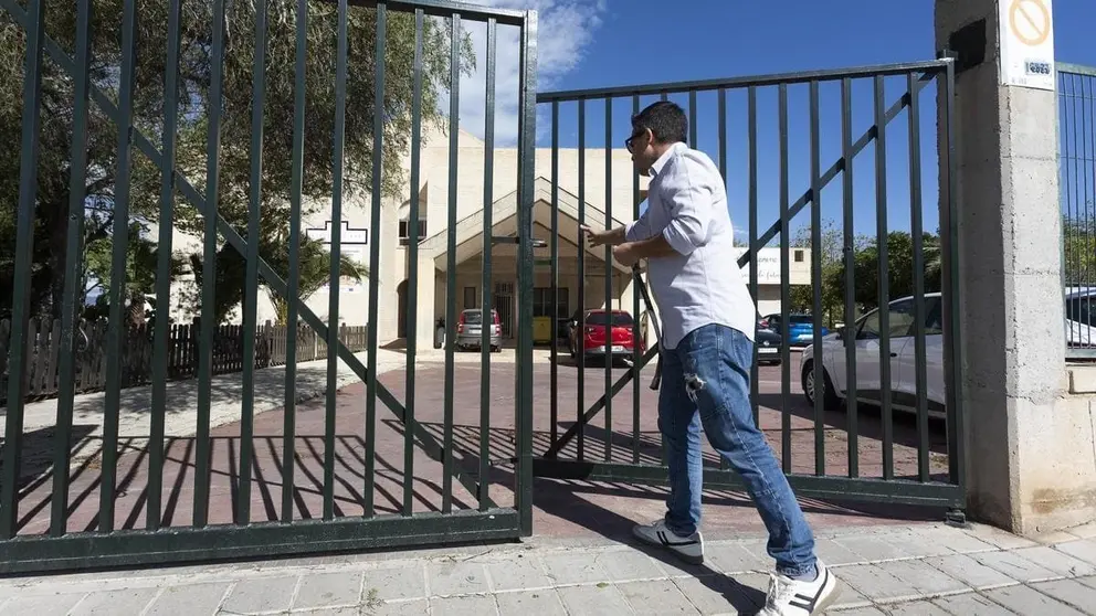 Una persona ejerciendo como conserje