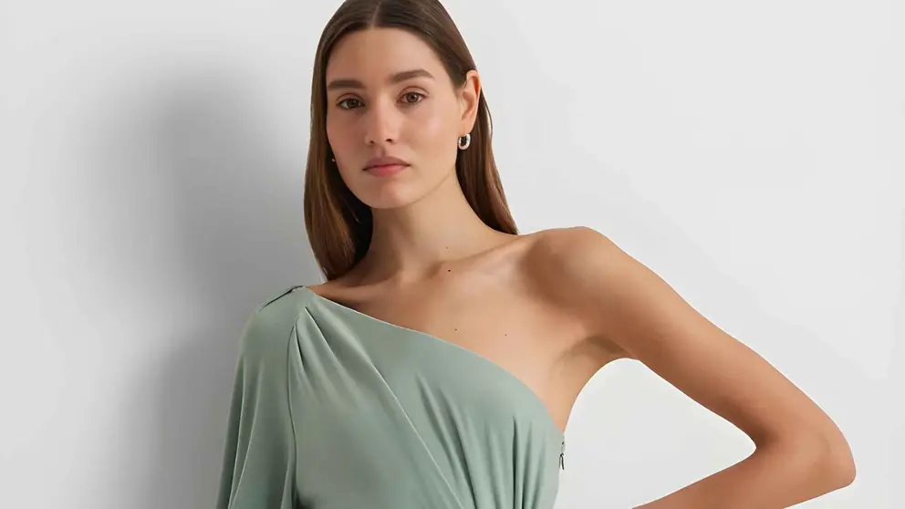 Vestido midi con un hombro al descubierto y detalle de nudo de El Corte Ingl&eacute;s
