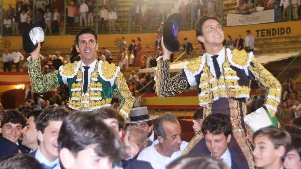 Talavante y Roca a hombros | Marciano Bre&ntilde;a