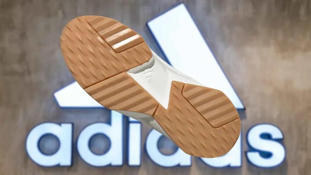 La suela de las zapatillas Avryn_x de Adidas te har&aacute; sentir que caminas por las nubes