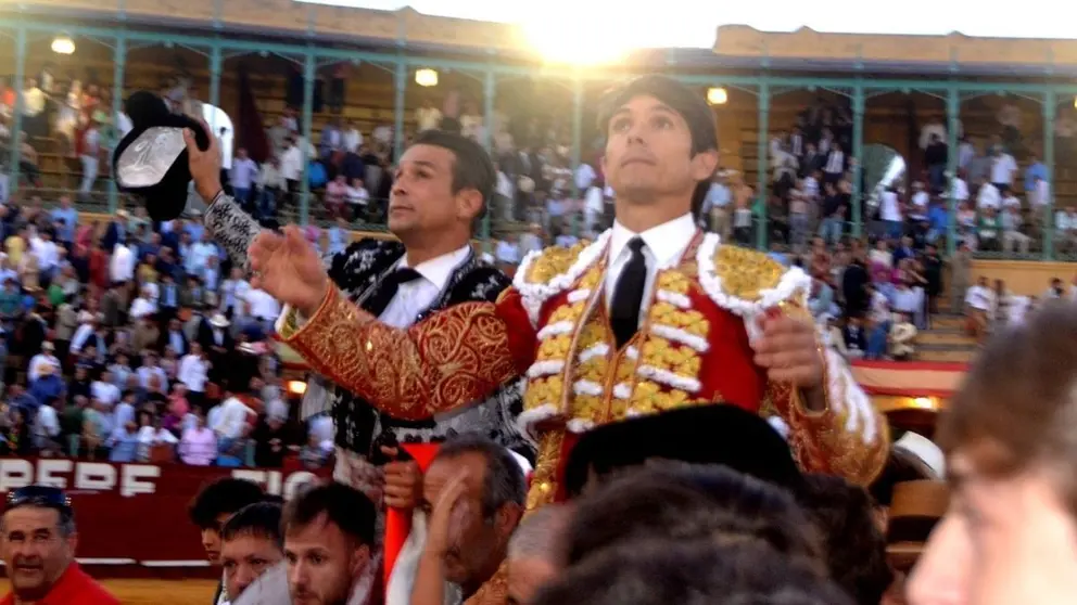 Castella y Manzanares a hombros | Marciano Bre&ntilde;a