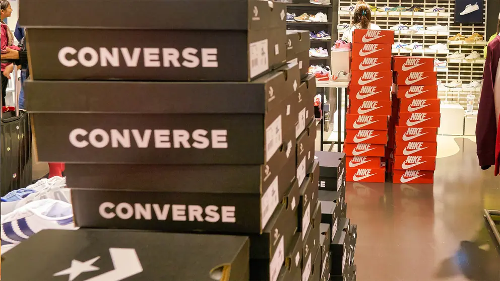 Ambas marcas cuentan con modelos de zapatillas similares, pongas la que te pongas, caminar&aacute;s con estilo por la ciudad