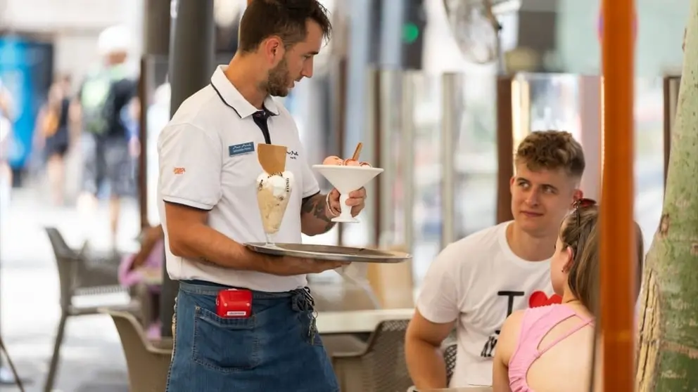 Adecco busca camareros en Andaluc&iacute;a