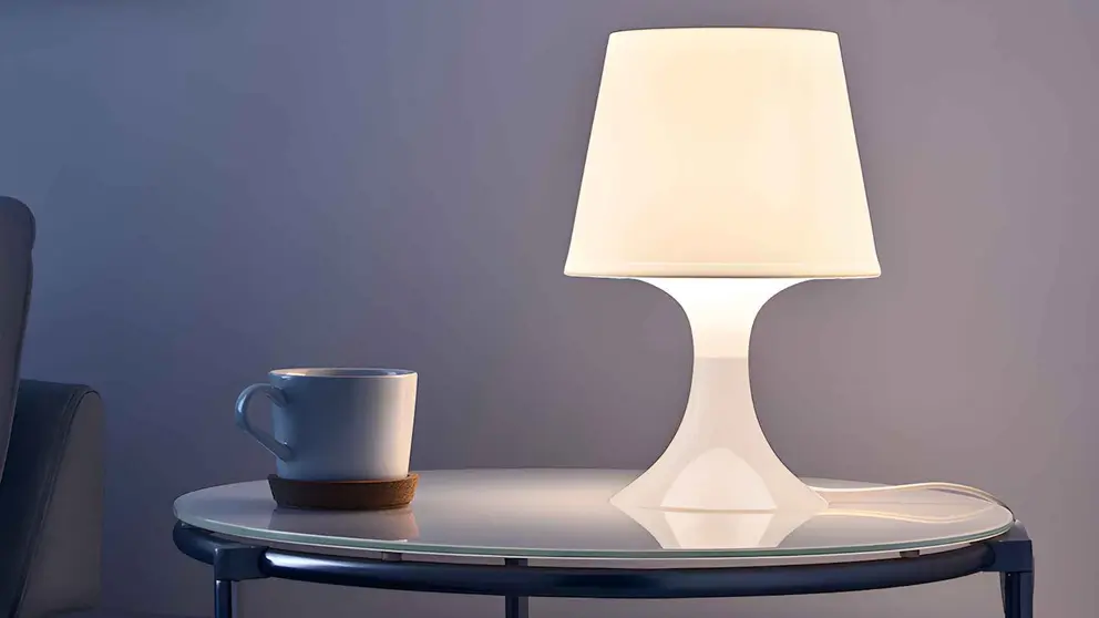 L&aacute;mpara de mesa LAMPAN de Ikea