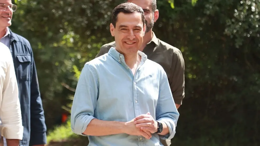 Juanma Moreno, durante su visita a Grazalema | Cristo Garc&iacute;a