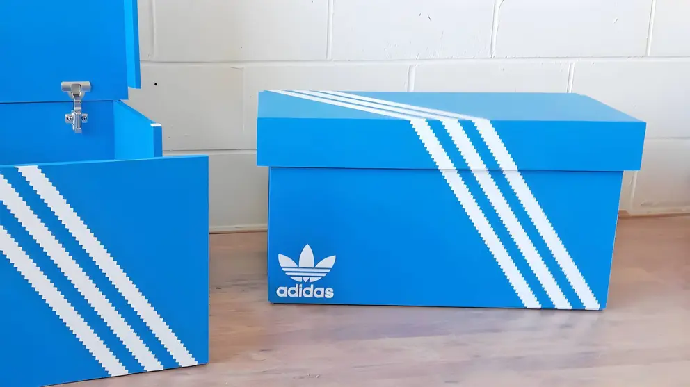 Caja de chanclas de Adidas
