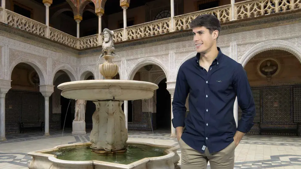 Camisa Alma en color azul marino - Alma de Lola en la Casa de Pilatos, Sevilla