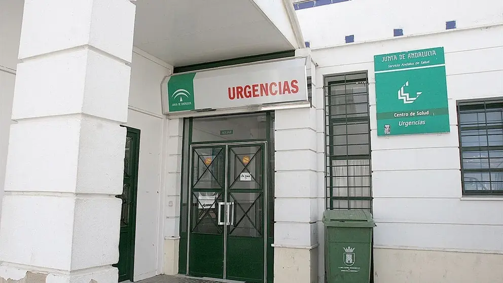 La entrada a las Urgencias del centro de salud de Jimena