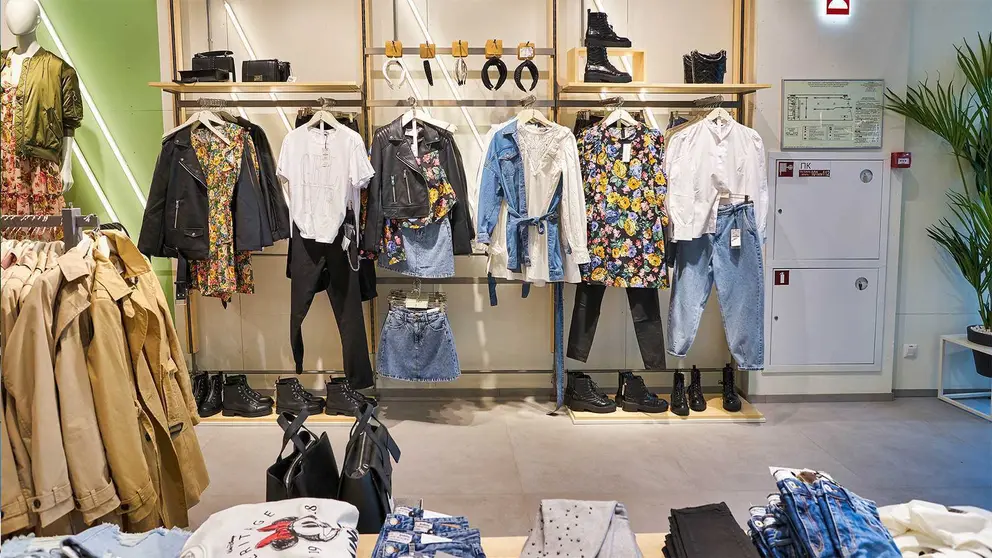 Interior de tienda Stradivarius