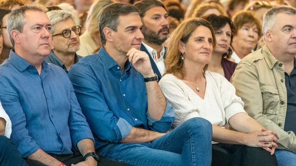 Pedro S&aacute;nchez, junto a Juan Espadas y Teresa Ribera