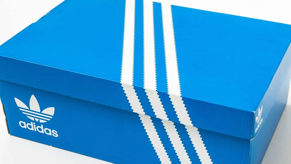 Caja de zapatillas Adidas