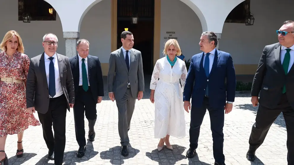 Juanma Moreno ha destacado el potencial del sector vitivin&iacute;cola andaluz | Cristo Garc&iacute;a