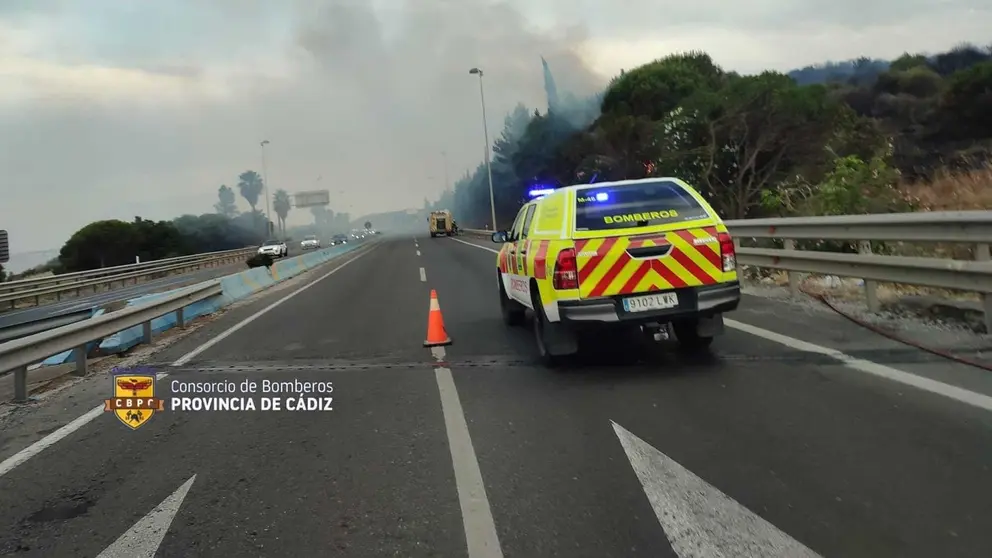 Incendio en la autov&iacute;a A-7 a la altura de Algeciras