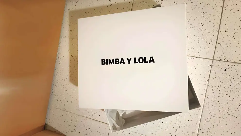 Caja de sandalias de tac&oacute;n de Bimba y Lola