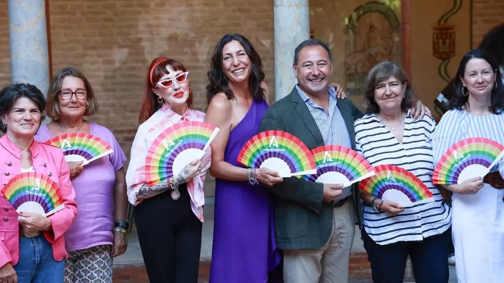 Loles L&oacute;pez, consejera de Igualdad en el centro de la imagen (1)