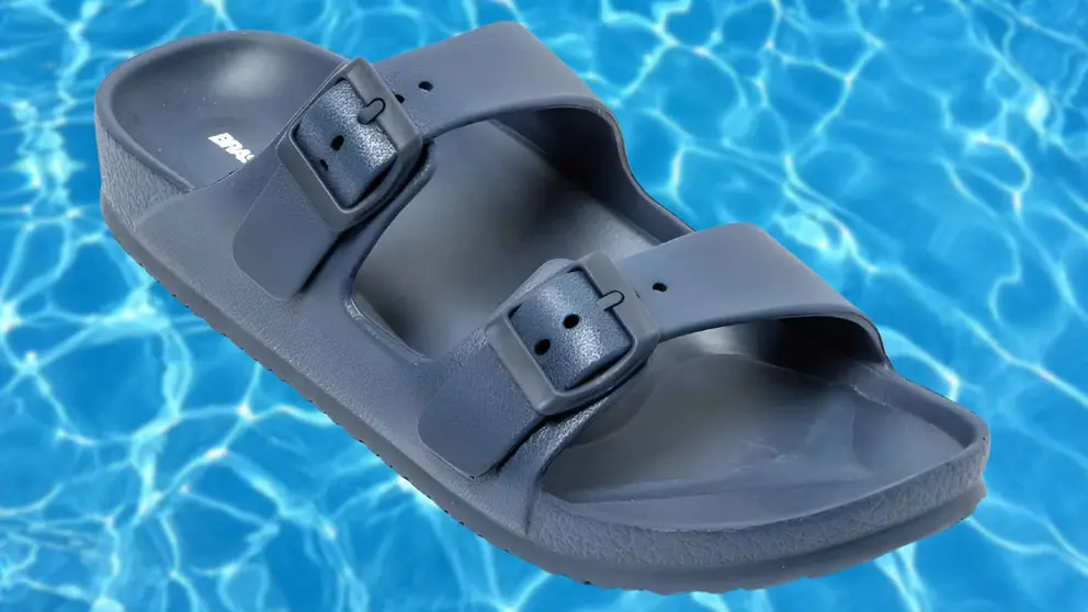 Chanclas de playa con hebillas de El Corte Ingl&eacute;s