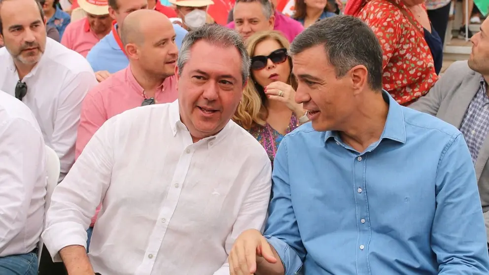 Pedro S&aacute;nchez, junto al l&iacute;der de los socialistas andaluces Juan Espadas