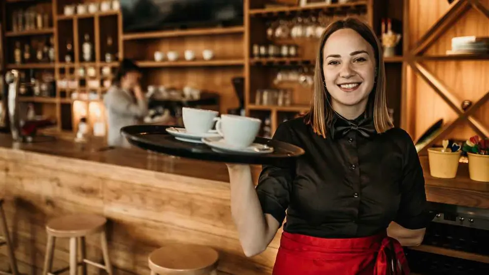 Una camarera en una foto de archivo