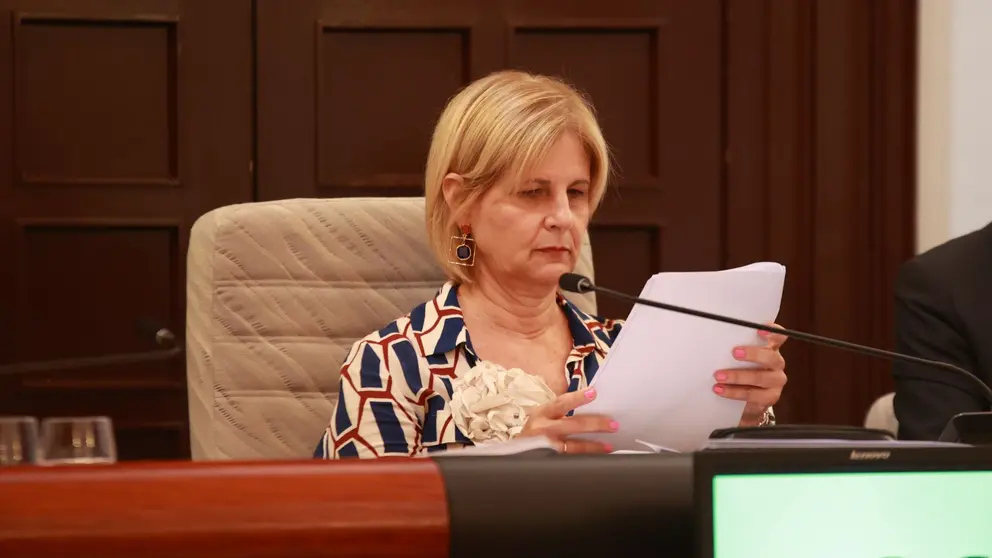 Mar&iacute;a Jos&eacute; Garc&iacute;a-Pelayo en un Pleno | Cristo Garc&iacute;a