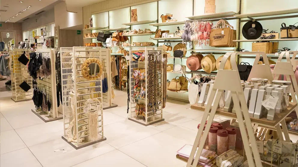 Interior de la tienda Stradivarius