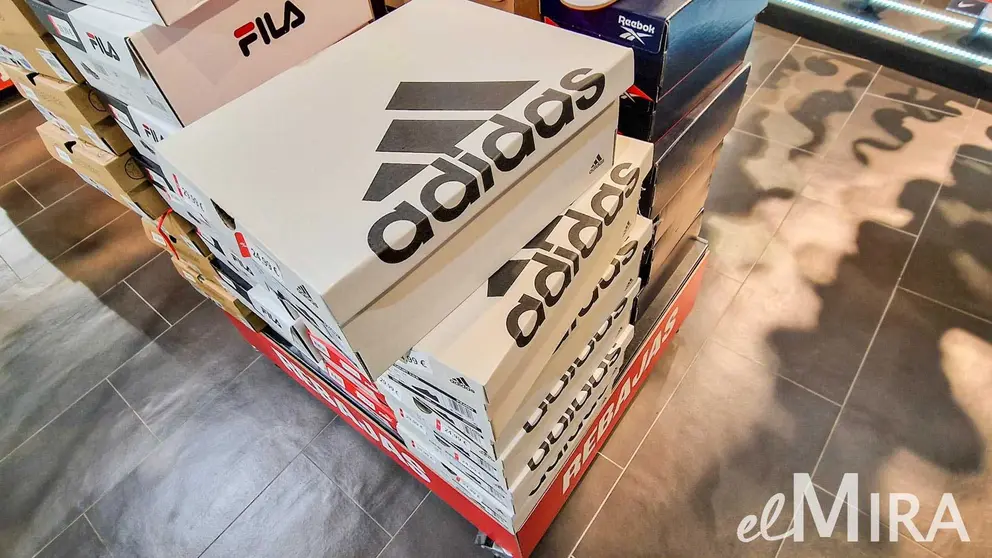 Zapatillas Adidas, CC &Aacute;rea Sur, Jerez