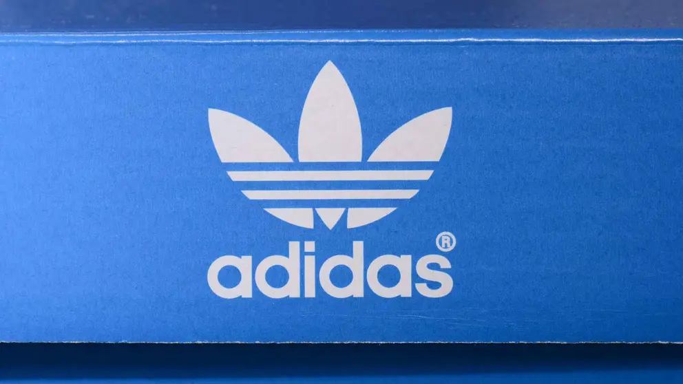 Caja de zapatillas Adidas