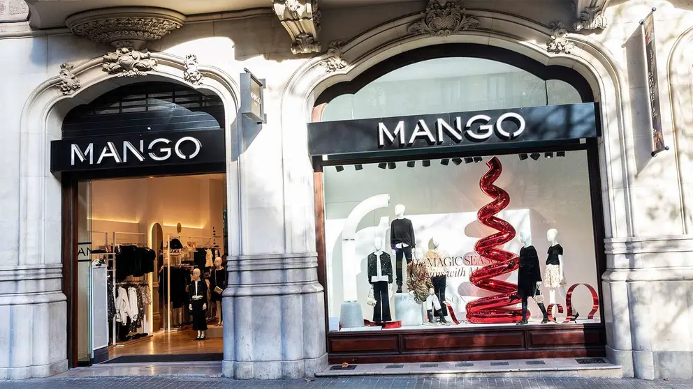 Entrada de tienda de Mango
