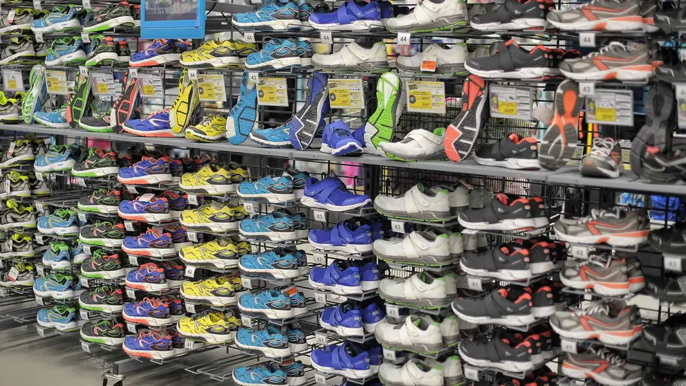 Secci&oacute;n de zapatillas en Decathlon