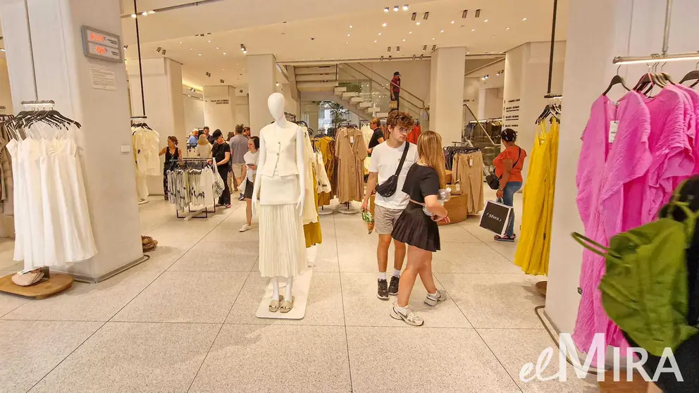 Interior de tienda Zara en Madrid