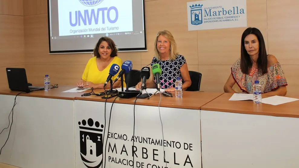 &Aacute;ngeles Mu&ntilde;oz, alcaldesa de Marbella, en el centro de la imagen