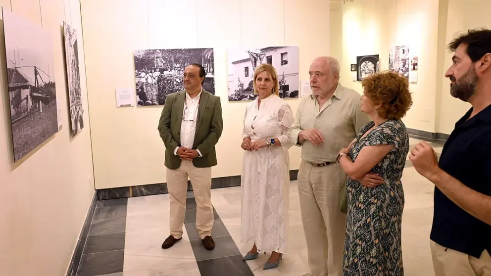 Mar&iacute;a Jos&eacute; Garc&iacute;a-Pelayo visit&oacute; la exposici&oacute;n