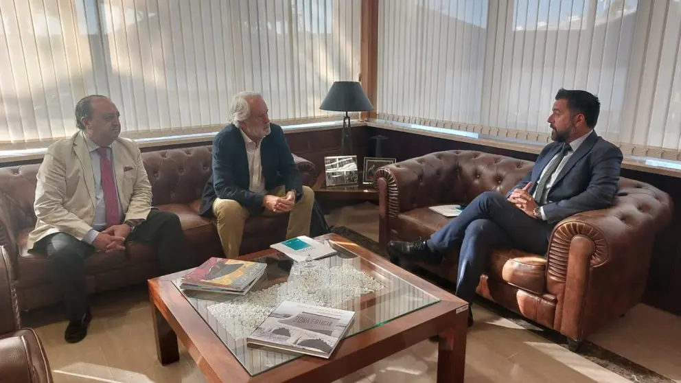 Agust&iacute;n Mu&ntilde;oz y Francisco Zurita reunidos con el Consorcio de la Zona Franca de C&aacute;diz