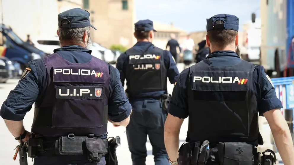 Agentes de Polic&iacute;a Nacional