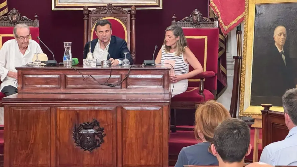 El alcalde Bruno Garc&iacute;a ha presidido el acto y ha ensalzado la figura de Benot | Cristo Garc&iacute;a