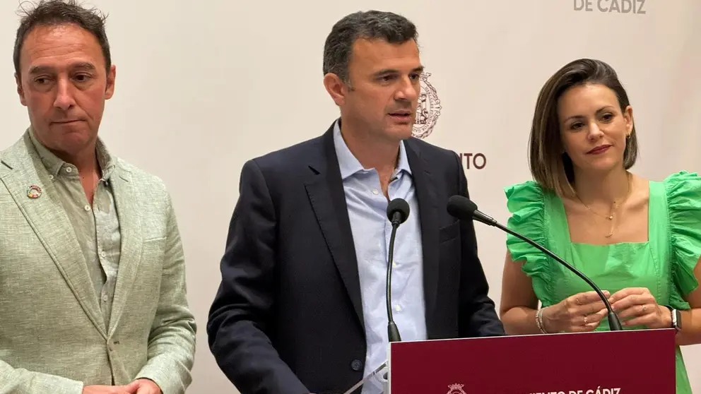 Bruno Garc&iacute;a ha reconocido no tener una varita m&aacute;gica para el problema de la vivienda en C&aacute;diz | Rafa Dom&iacute;nguez