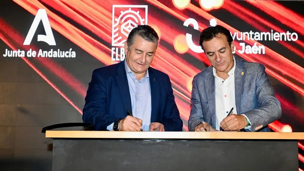 Antonio Sanz, junto al alcalde de Ja&eacute;n Agust&iacute;n Gonz&aacute;lez