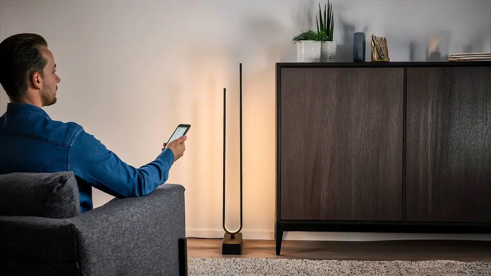 L&aacute;mpara de pie Pilskott de IKEA