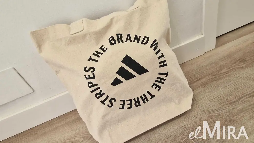 Bolsa reciclable de tienda Adidas 