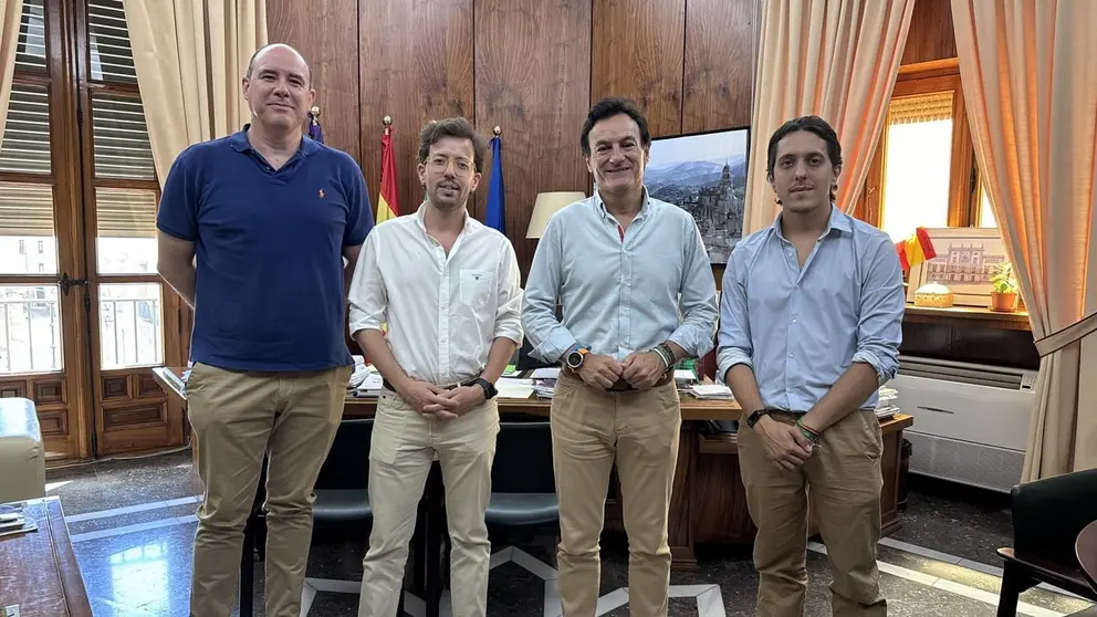 Agust&iacute;n Gonz&aacute;lez ha recibido junto al concejal de Transformaci&oacute;n y Digitalizaci&oacute;n Administrativa, Luis Garc&iacute;a Mill&aacute;n, a Eugenio Mart&iacute;nez y Manuel Carlos D&iacute;az