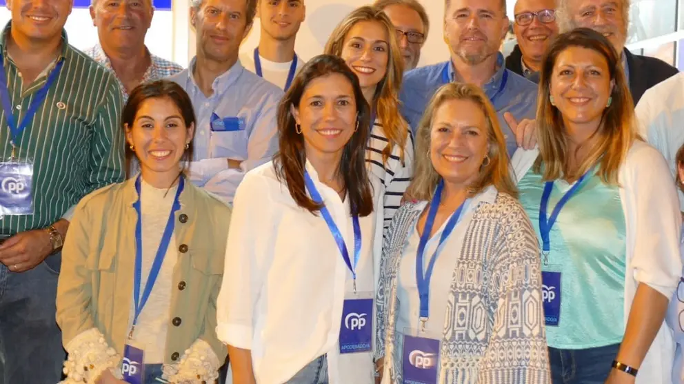 Auxiliadora Izquierdo, en el centro de la imagen