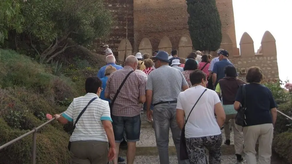 Turistas pasean por Almer&iacute;a