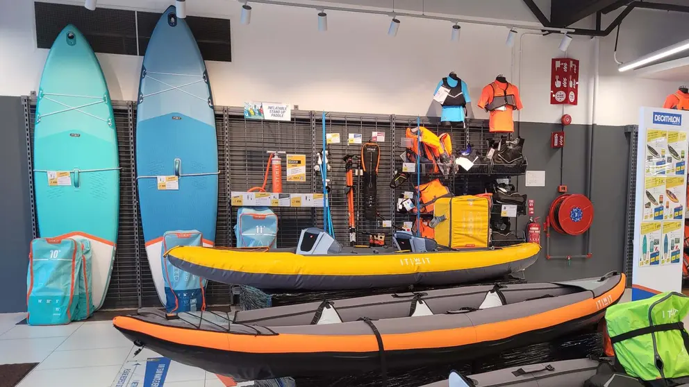 Vista interior de la tienda Decathlon