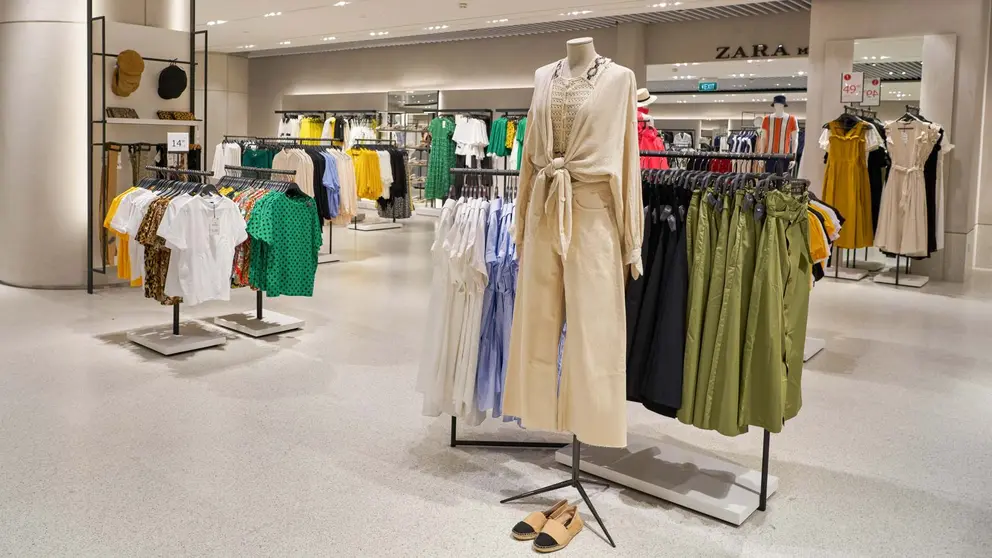 Interior de tienda ZARA - Inditex