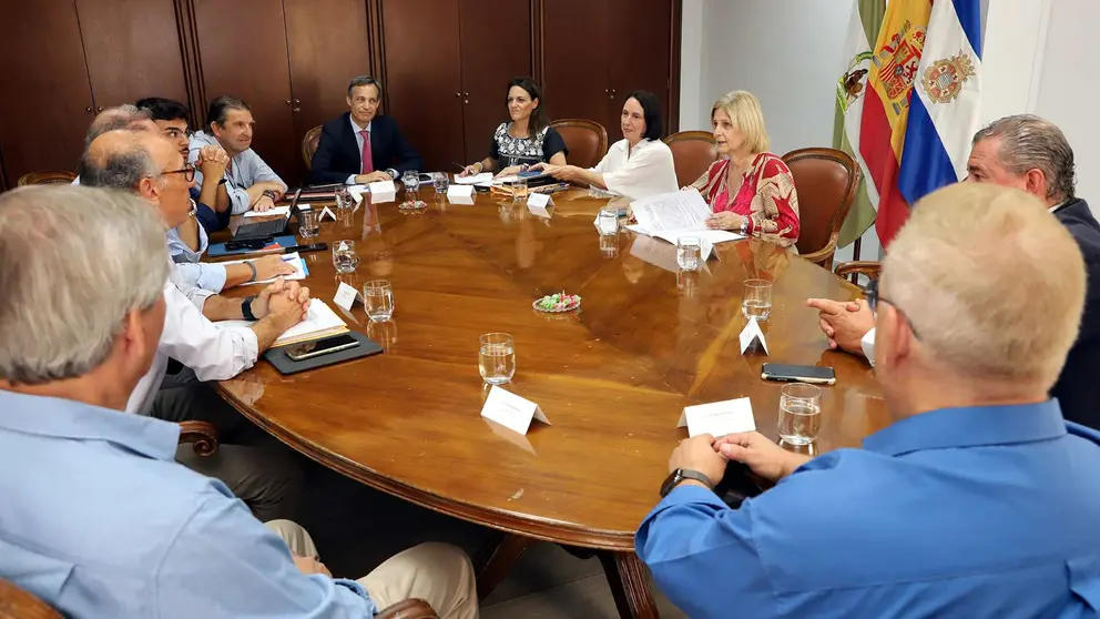 Reuni&oacute;n de Mar&iacute;a Jos&eacute; Garc&iacute;a-Pelayo con representantes del Parque Empresarial