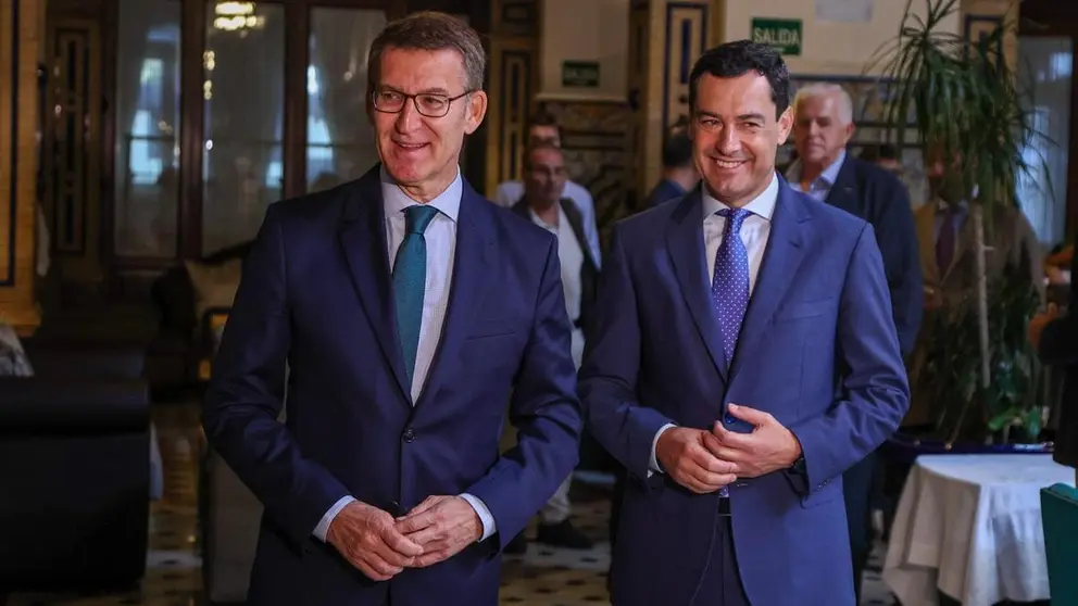 Alberto N&uacute;&ntilde;ez Feij&oacute;o, junto a Juanma Moreno (1)